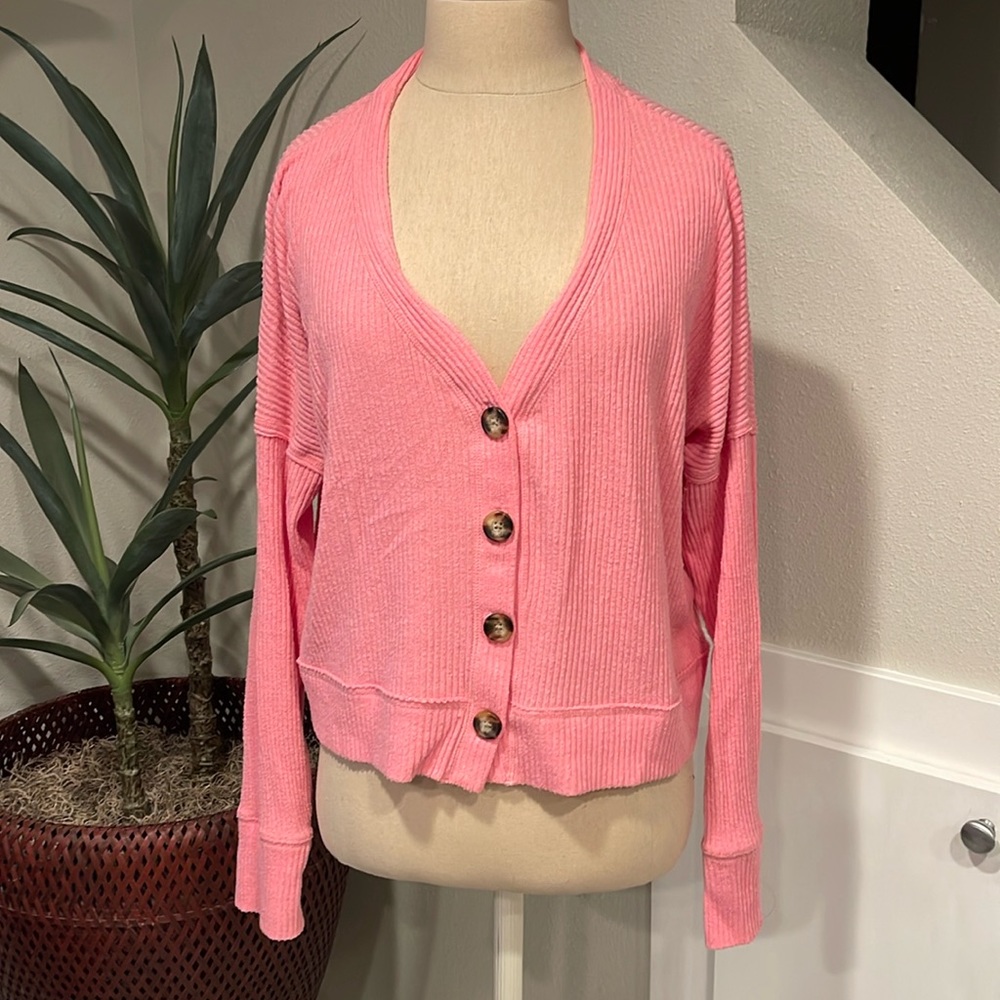 Pink Abercrombie cardigan hits at the natural waste